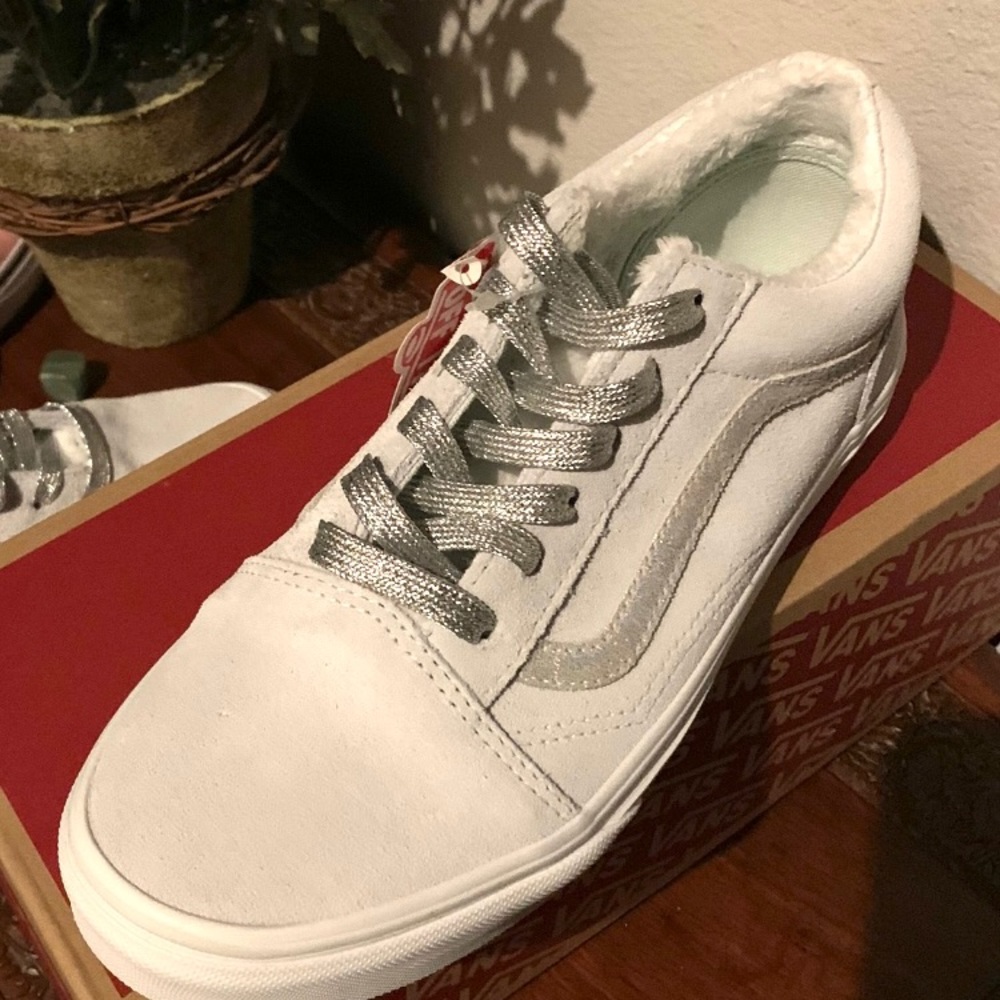VANS WOMEN OLD SKOOL SUEDE SHEARLING LINED SHIMMER SNEAKER  7.5 LIMITED EDITION